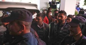 नागरिकताको प्रक्रिया पूरा गर्न जिल्ला प्रशासन कार्यालयमा रवि लामिछाने