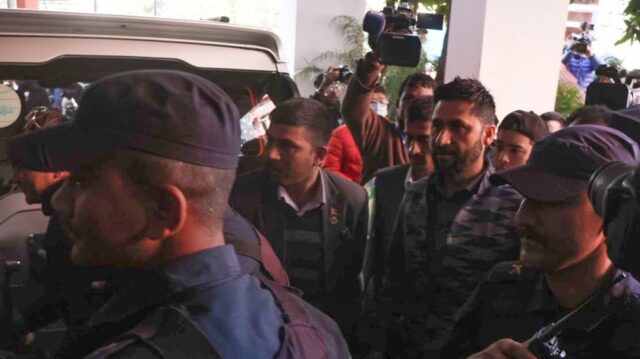 नागरिकताको प्रक्रिया पूरा गर्न जिल्ला प्रशासन कार्यालयमा रवि लामिछाने