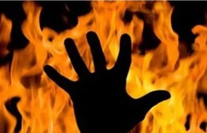 बाँकेमा श्रीमती र २ वर्षे छोरालाई युवकले पेट्रोल छर्केर लगाए आगो