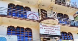 कालीकोटका मेयर र उपमेयरबिच विवाद हुदाँ सडकमै हात हालाहाल