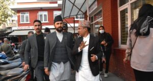 नागरिकता लिन जिल्ला प्रशासन कार्यालय पुग्दै रवि लामिछाने