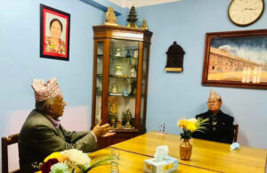 बिजुक्छेलाई भेट्न भक्तपुर पुगे पौडेल,राष्ट्रपतिको चर्चा