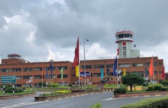सुनजस्तो देखिने धातुसहित विमानस्थलबाट दुई जना पक्राउ