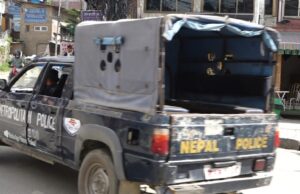 हतकडीसहित प्रहरी भ्यानबाट हाम फालेर बलात्कार अभियुक्त फरार