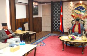 प्रधानमन्त्री प्रचण्ड भेट्न बालुवाटार पुगे ओली, वार्ता जारी