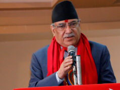 प्रधानमन्त्री प्रचण्डलाई कारबाहीको माग गर्दै निर्वाचन आयोगमा उजुरी
