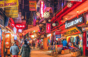 ठमेलमा पर्यटकको चहलपहलसँगै व्यवसायी उत्साहित