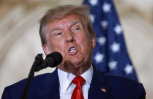 पूर्व राष्ट्रपति ट्रम्पमाथि अर्को मुद्दा, गोप्य कागजात आफैसँग राखेको आरोप