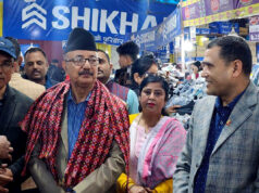 उद्योगमन्त्री रिजालले गरे भृकुटीमण्डपमा जारी जुत्ता चप्पल व्यापार मेलाको अवलोकन