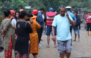 पाँचथरमा अविरल वर्षासँगै आएको बाढीले बगाउँदा छ जना बेपत्ता