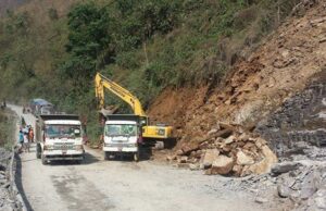 सुख्खा पहिरोले नारायणगढ–मुग्लिन सडकखण्डमा अवरुद्ध