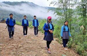 खोटाङमा बिद्यालय आउने जानेमा नै बित्छ बिद्यार्थीको ६ घन्टा