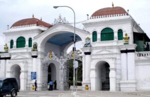 सिंहदरबारमा हाजिर भेटिन्छ, भेटिँदैनन् कर्मचारी