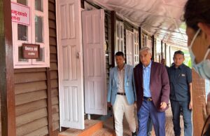 बैठकमा सहभागी हुन नेताहरू सिंहदरबार पुग्दै