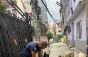 जापानबाट फर्किएपछि ‘भुस्याहा कुकुर’को हेरचाहमा लागे चन्द्र उपाध्याय