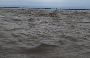 महोत्तरीमा बाढीले बगाउँदा एक बेपत्ता, खोजी कार्य जारी