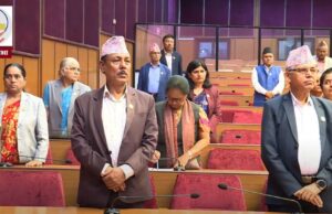 सत्ता र प्रतिपक्षी सांसद उठेर विरोध जनाएपछि राष्ट्रिय सभा बैठक स्थगित