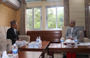 उपप्रधानमन्त्री खड्का र प्रमुख निर्वाचन आयुक्त थपलियाबीच भेट