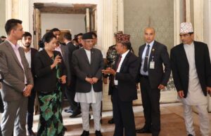 प्रधानमन्त्री प्रचण्डद्वारा भूकम्पबाट क्षतिग्रस्त बनेको सिंहदरबारको भवनको निरीक्षण (फोटोफिचर)