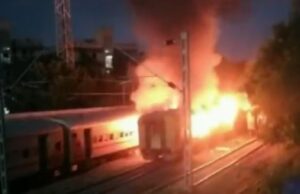 यात्रुले बाेकेकाे ग्याँस सिलिन्डर पडकदा भारतीय ट्रेनमा आगलागी, ९ को मृत्यु