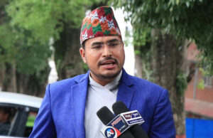 ज्ञानेन्द्र शाहीले शंकर तिवारीविरुद्ध दिए जिल्ला अदालतसहित तीन निकायमा उजुरी