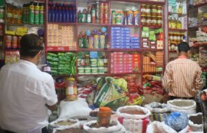 लमजुङमा चाडपर्व लक्षित बजार अनुगमन : मापदण्ड विपरित सञ्चालित पसललाई जरिवाना