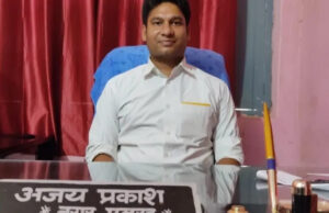 सिंहदबारभित्र कटहरियाका मेयर अजय प्रकाश र दीपककुमार दुबेबीच हात हालाहाल