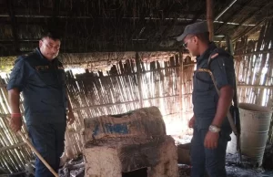 रौतहट प्रहरीद्वारा अवैध रुपमा घरेलु मदिरा उत्पादन गर्ने ८ वटा भट्टी नष्ट