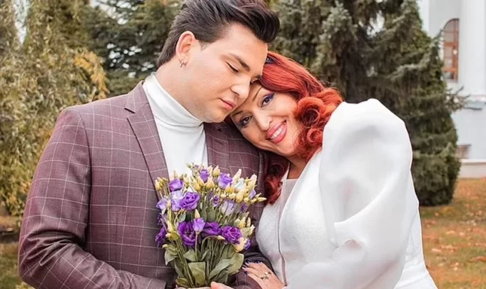 woman-marries-adopted-son_Tx2To7fxhh (1)