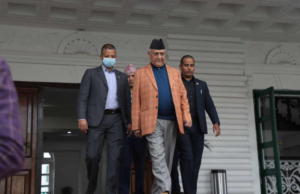 प्रधानमन्त्री दाहाललाई भेटेर सिंहदरबारबाट बाहिरिए ओली