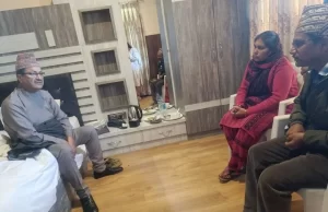 खोजबिनको माग गर्दै विपिनका बुबाआमाले भेटे परराष्ट्रमन्त्री