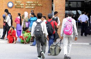अदक्ष नेपाली विदेशतिर दक्ष विदेशी नेपालमा