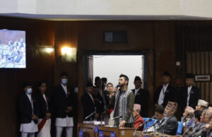 तीन दलबाट व्यवस्था खतरामा, साना दलप्रति संसद अनुदार : रवि लामिछाने