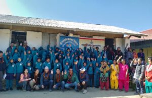 धादिङका दुर्गम भेगका चेपाङ विद्यार्थीलाई न्यानो कपडा सहयोग