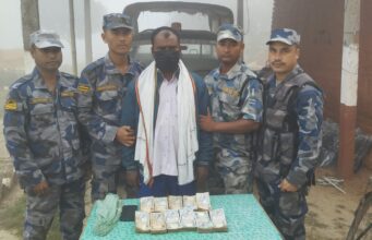 स्रोत नखुलेको नेपाली रुपैयाँसहित एक जना नियन्त्रणमा