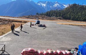 हुम्लामा हेलिकोप्टरबाट अनुदानको खाद्यान्न ढुवानी सुरु