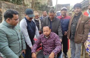 उपेन्द्र यादवले दिए मधेश आन्दोलनका घाइतेलाई ह्वील चेयर