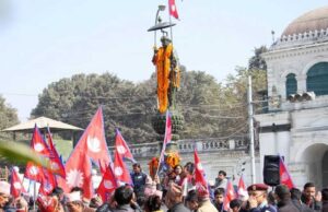 राष्ट्रपतिद्वारा पृथ्वी नारायण शाहको सालिकमा माल्यार्पण