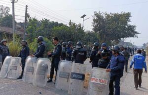 सर्लाहीको बरहथवामा फेरि तनाव, प्रहरी कार्यालय र मेयरको घरमा ढुंगामुढा