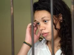 आफ्नै आमालाई मार्ने छोरीलाई अमेरिकामा २६ वर्षको जेल सजाय