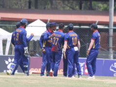 वेस्टइण्डिजविरुद्ध नेपालले फिल्डिङ गर्दै