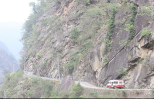 पहिरोले अवरुद्ध कर्णाली राजमार्ग खुल्यो