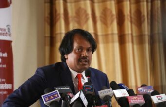 प्रधानमन्त्रीले १० पटक फोन गर्दासमेत कर्मचारीले टेर्दैनन् : सीके राउत