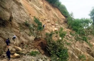 वर्षाले उदयपुरका ग्रामीण सडक अवरुद्ध