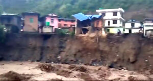 रुकुमपश्चिममा बाढीले घर बगाउँदा तीन बालिकाको मृत्यु