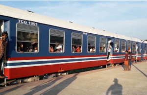 धनुषामा रेलले चेपिएर एक युवक गम्भीर घाइते