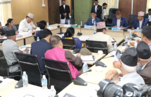 ओली उपस्थित भएको समिति बैठकमा दाहाल अनुपस्थित