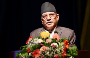 स्थायी समिति बैठकमा प्रचण्डको ब्रिफिङ– ओली सरकारको आयु धेरै छैन