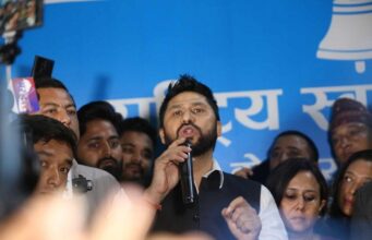 पार्टी कार्यालयमा भेला भए सभापति लामिछानेसहित रास्वपाका नेता कार्यकर्ता