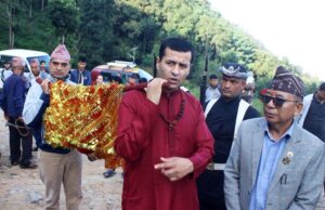 बसन्तपुरको दशैंघरमा भित्राइयो फूलपाती